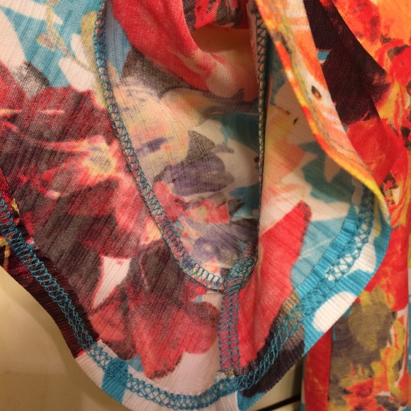 NWT! Honeyme Floral, Bell Sleeve, High-Low Hem Top - Picture 7 of 10